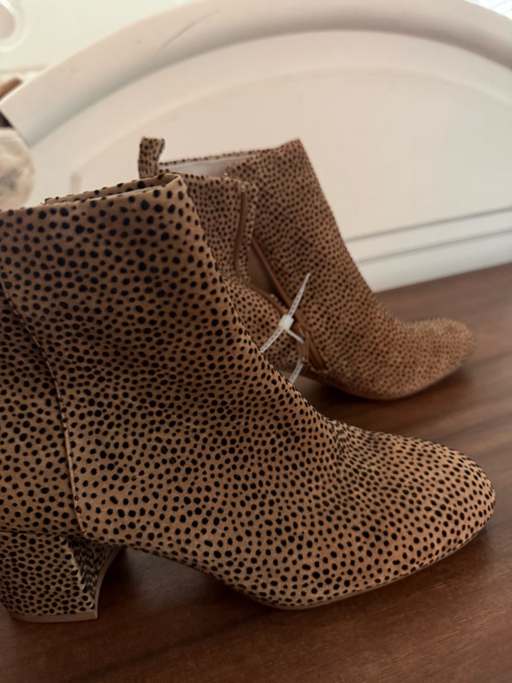 NWOB Gianni Bini Tan & Black Spotted Ankle Boots - Picture 4 of 5